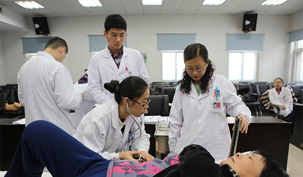 10 南(nan)京醫(yī)科(ke)大(da)教學(xué)查房11.jpg 10 南(nan)京醫(yī)科(ke)大(da)教學(xué)查房11.jpg