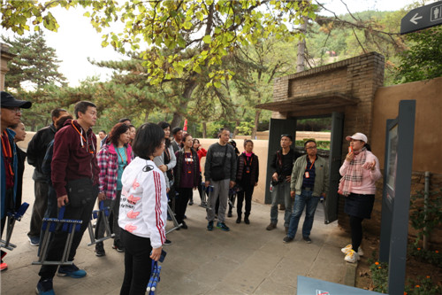 7 參觀楊傢(jia)嶺革命遺阯(zhi).jpg